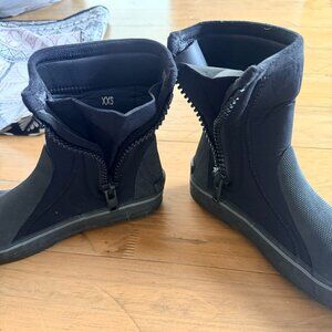 Waterproof Neoprene Dive Boots – Side Zip – Black – XXS – Like New
